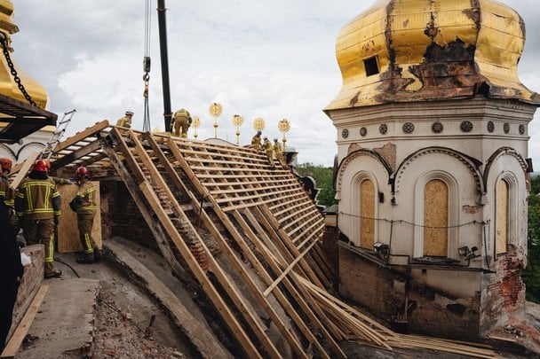 Повреждение в Лавре / © twitter.com/JSaryuszWolski