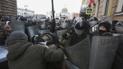 Плотные кордоны ОМОНа, побои и крики: чем завершается день митингов за Навального в России