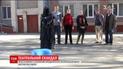 Артисты Запорожского областного муздрамтеатра в знак протеста устроили спектакль под судом