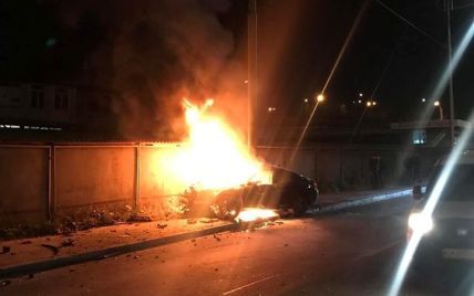 В Киеве BMW влетел в столб и загорелся