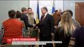 Порошенко пообіцяв рідним заручників виділити гроші на адаптацію