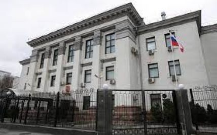 Україна у відповідь висилає старшого дипломата посольства Росії у Києві