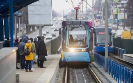 В Киеве возобновили движение двух маршрутов скоростного трамвая