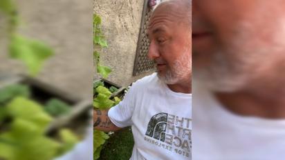 Потап высмеял Олега Винника, стоя на балконе за границей