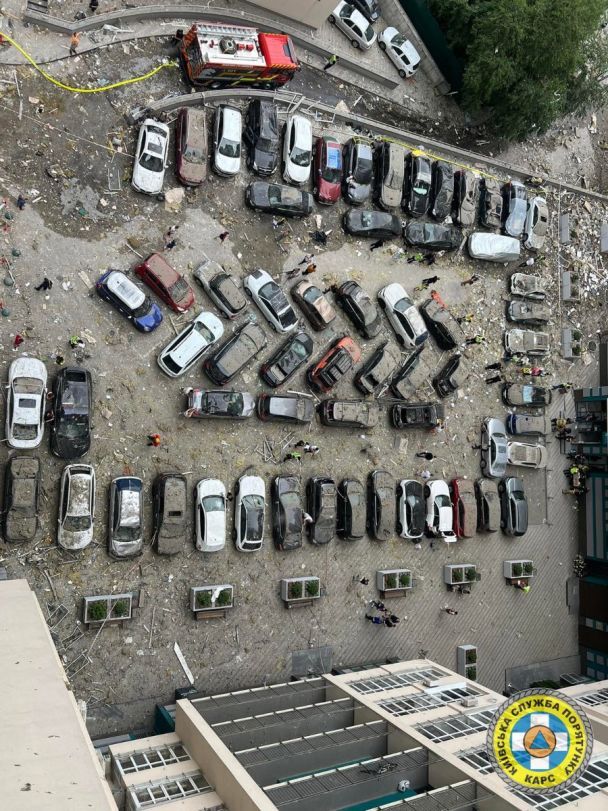 Ракетний удар по багатоповерхівці у Солом'янському районі Києва.