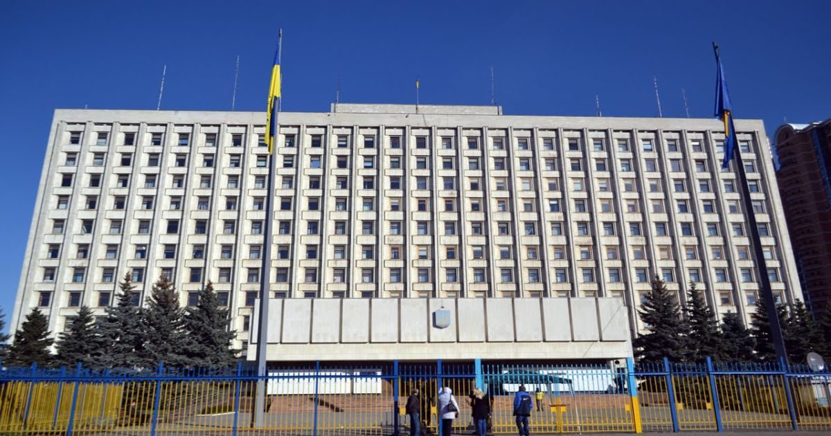Депутаты двух фракций Киевского облсовета отказались получать удостоверения в "нелегитимного главы"