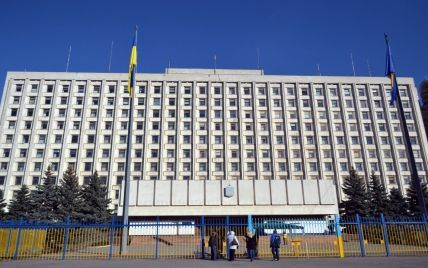Депутаты двух фракций Киевского облсовета отказались получать удостоверения в "нелегитимного главы"