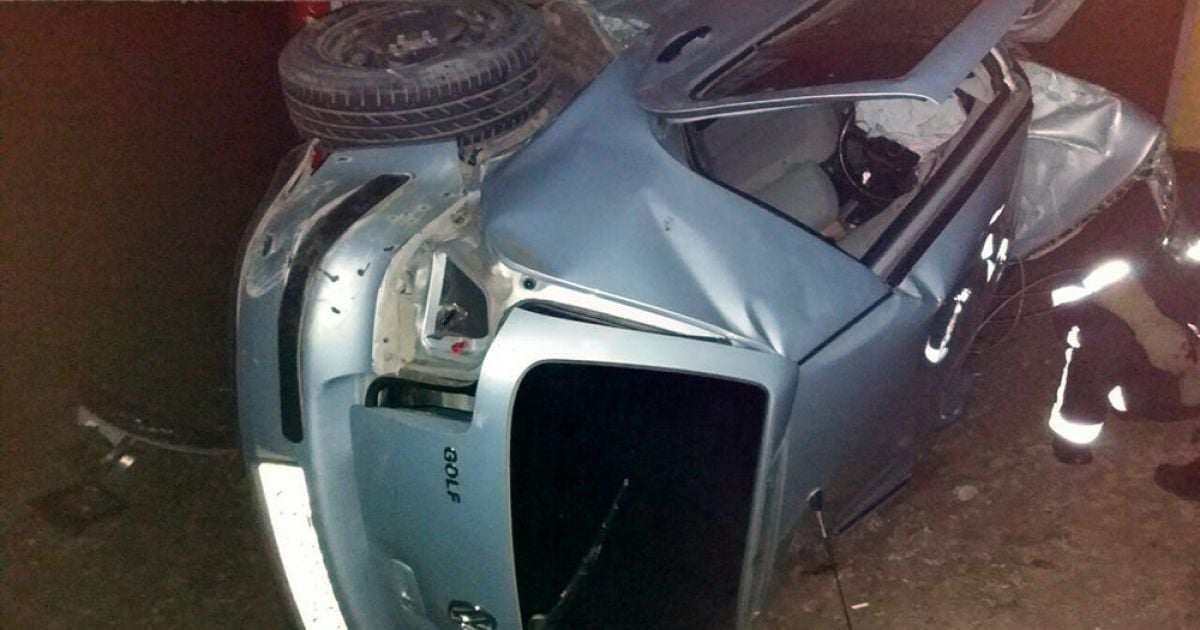 Під Миколаєвом стовп розтрощив авто, є загиблі