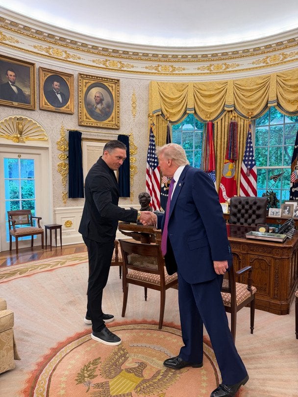 Олександр Усик і Дональд Трамп / x.com/MargoMartin47