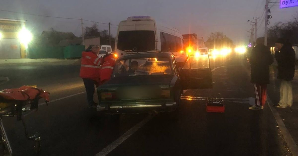 Не помітив машину: на Київщині сталася смертельна ДТП із мікроавтобусом (фото)