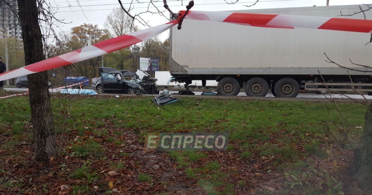ДТП у Києві, фура та Mercedes_1 / © Еспресо TV