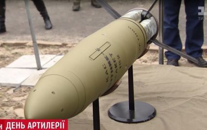 Военные показали Порошенко противотанковый снаряд, который претендует стать самым точным в мире