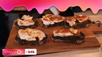 Бутерброди з курячим філе та кисло-солодким соусом: готуємо за рецептом Євгена Клопотенка