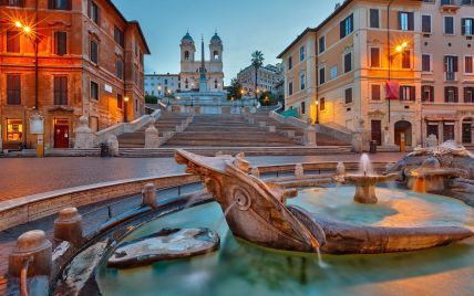 В Риме туристам запретили сидеть на знаменитых Испанских ступенях