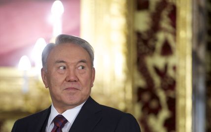 Президент Казахстану Назарбаєв раптово скоротив свій візит до Китаю і летить до Узбекистану