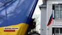 Посольство РФ у Гаазі взялося цупити українські прапори: нідерландці виставили охорону