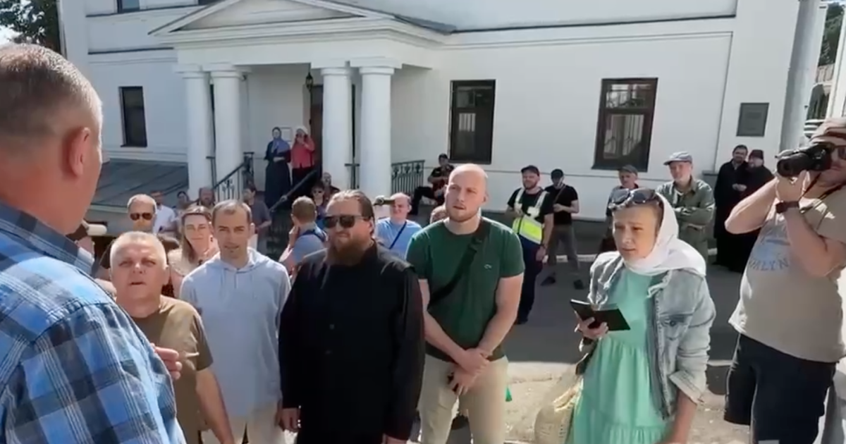 До Києво-Печерської лаври 4 липня знову прибула комісія Мінкульту / Фото: Телеграм-канал "Реальный Киев"