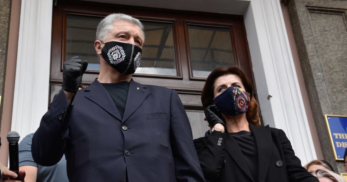 Теща Порошенко потеряла сознание, она умирает от коронавируса