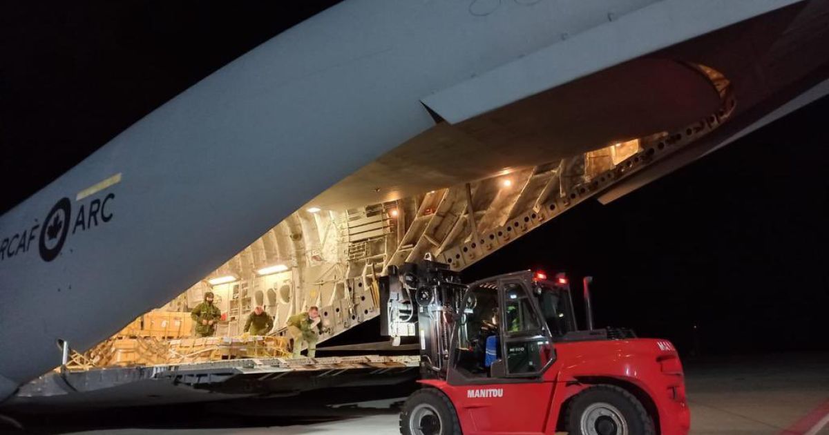 Гвинтівки і автомати: до України прибула військова допомога з Канади