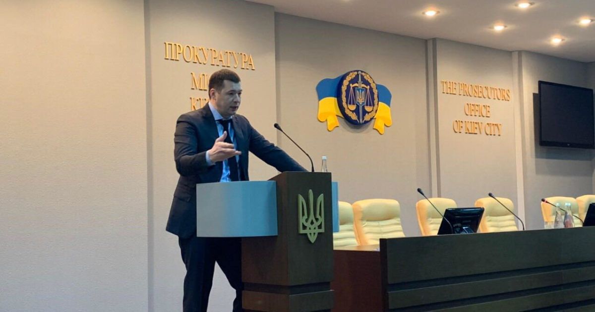 Прокурор Киева, которого суд восстановил в должности после люстрации, вышел на работу