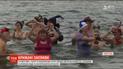Сотни европейцев встретили Новый год, ныряя в ледяную воду