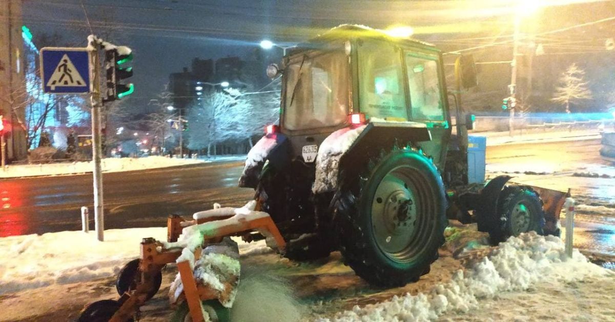 Як Київ розчишають після снігопаду