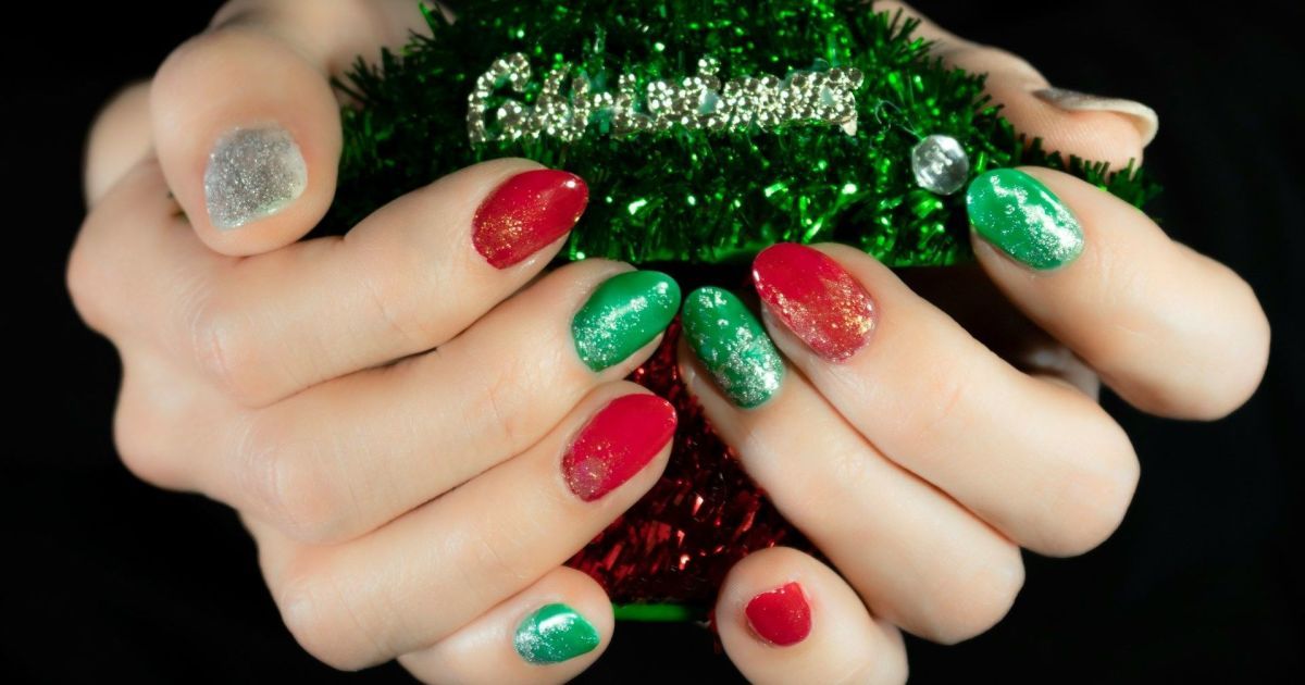 Грошовий манікюр на грудень 2024 року: який колір обрати