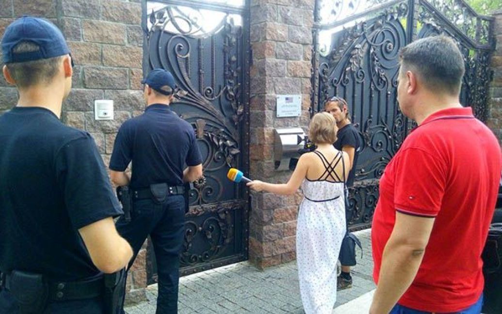 Полиция и активисты наведались к скандальной вилле / © patrioty.org.ua