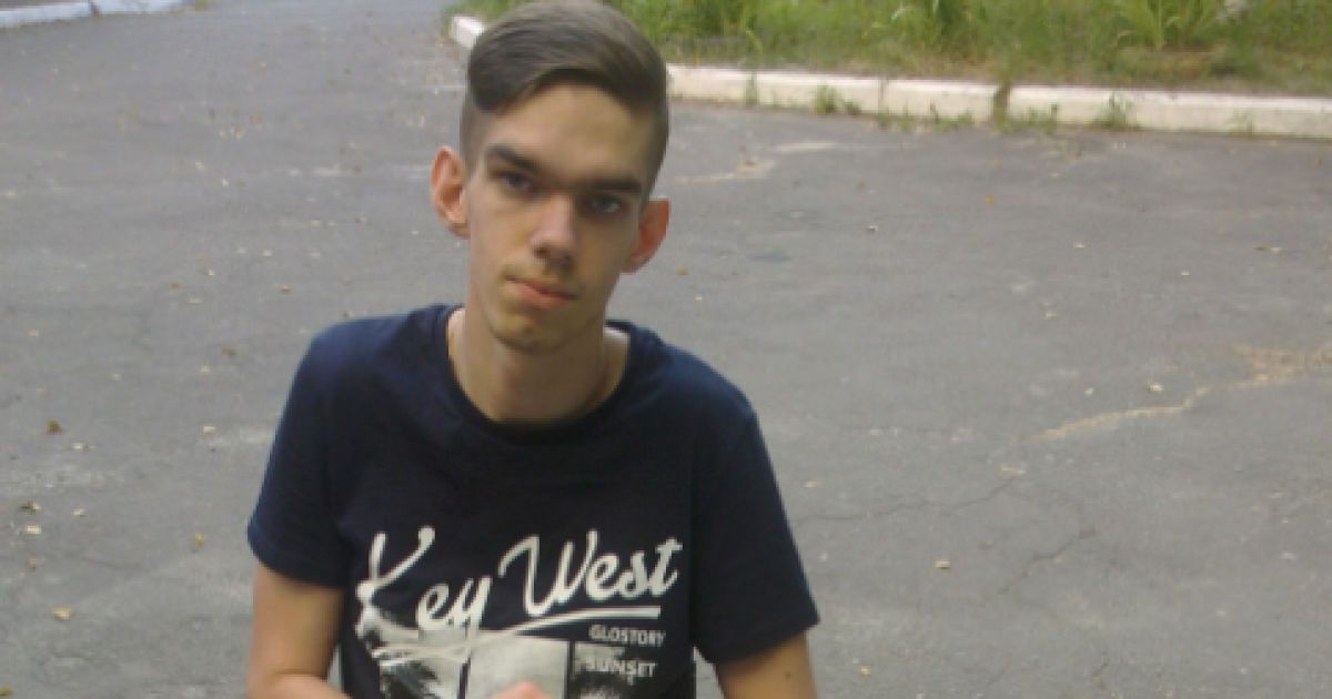 Помогите Евгению встать с инвалидной коляски