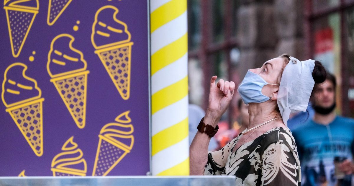 Работа кафе до 22 часов, а в помещениях до 10 человек: в Киевской области усилили карантин