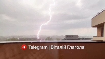 Блискавка ударила у будинок в Ужгороді