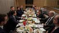 Зеленський у Полтаві повечеряв із послами G7 та ЄС. Під рестораном його чекала сотня людей