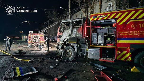 Зруйнована техніка ДСНС під час атаки по Харкову 4 квітня / © Управління ДСНС у Харківській області