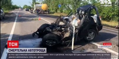 Новини України: смертельна автотроща на трасі "Миколаїв-Одеса" – чотирьох пасажирів шпиталізували
