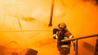 атака на фабрику Philip Morris у Харкові_3 / © ДСНС