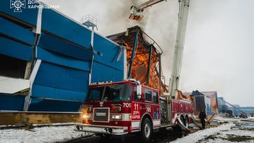 атака на фабрику Philip Morris у Харкові_7 / © ДСНС