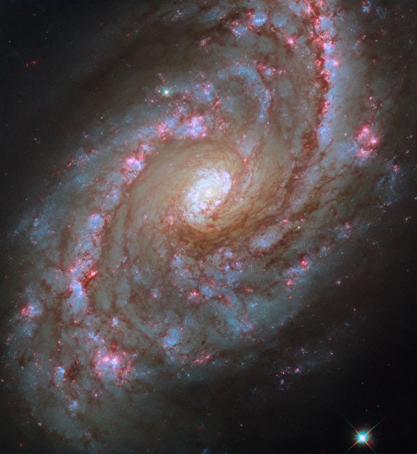 Космічний телескоп Hubble зробив фото галактики NGC 5248 з інтенсивним зореутворенням