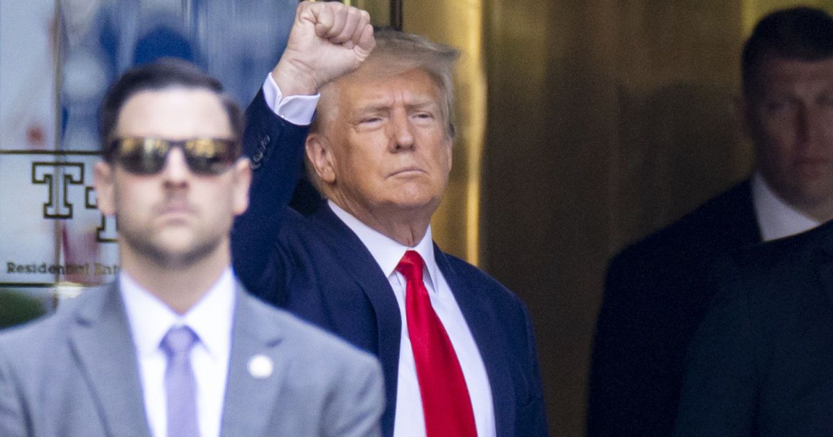 Трампа взяли під арешт