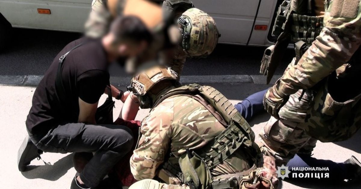 В Винницкой области мужчина с ножом напал на студентку с младенцем.