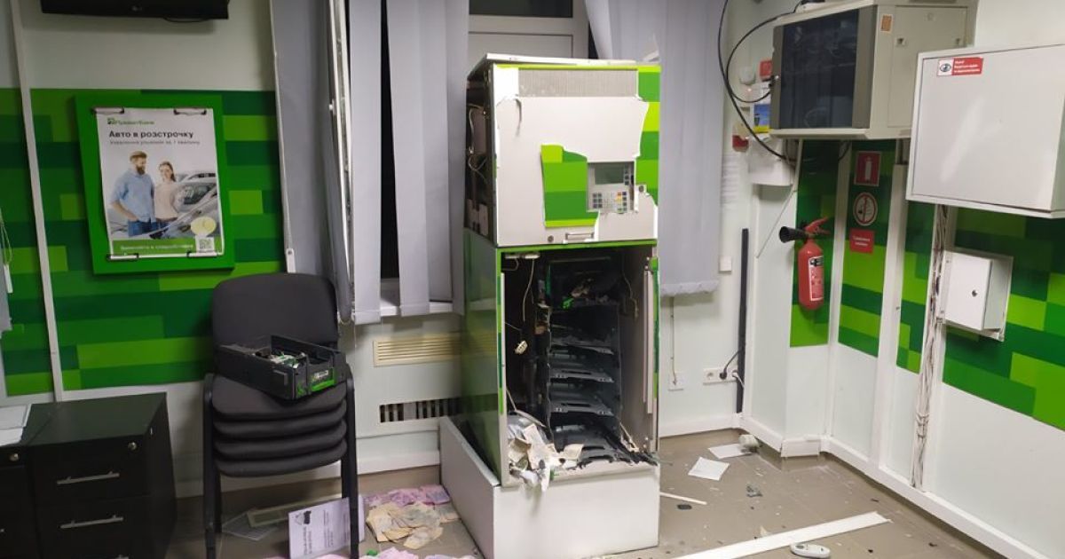 В Миколаєві невідомі підірвали банкомат та викрали чверть мільйона