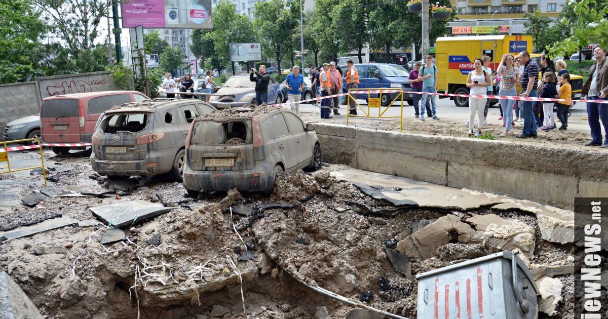 вибух труби в Києві_3 / © facebook.com/avgusew