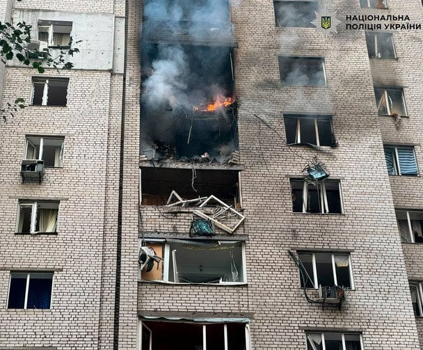 Попадание БпЛА в многоэтажку. / © Полиция Киева