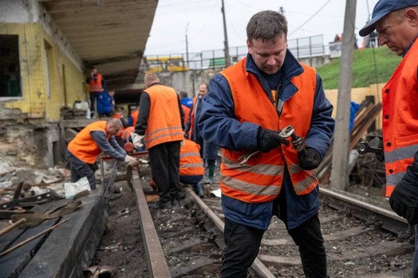У Києві відновлюють метро після атаки РФ: коли запустять поїзди та що буде з "Чернігівською"