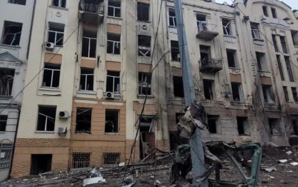 Уже 15 попаданий: в Харькове россияне уничтожают университет городского хозяйства и соседние дома