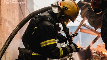 атака на фабрику Philip Morris у Харкові_6 / © ДСНС