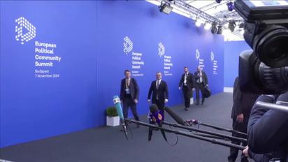 Зеленский ворвался на саммит в Будапеште