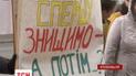 У Кропивницькому жінки влаштували протест під стінами міської ради