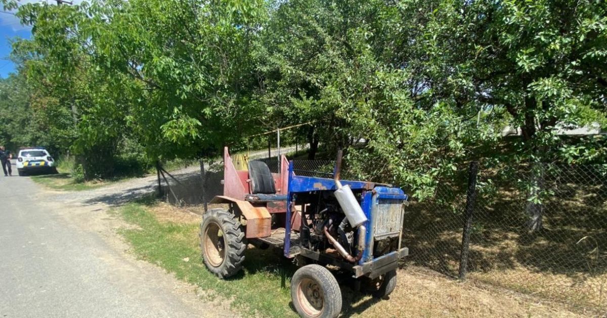 На Закарпатті водія саморобного трактора заарештували за падіння пасажирки
