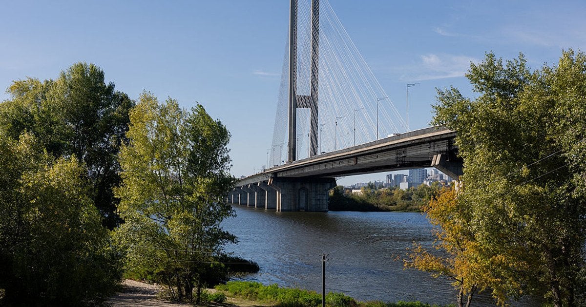 Південний міст Києва під атаками Росії