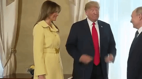 "Посмотрела в глаза зла". В Сети обсуждают эмоции Мелании Трамп после рукопожатия Путина